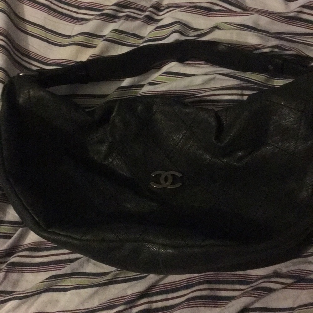 💯 Authentic Chanel Distressed leather Bag